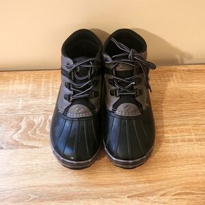 Gently worn Boys Sperry Rain duck boot size 2 Black/ Grey